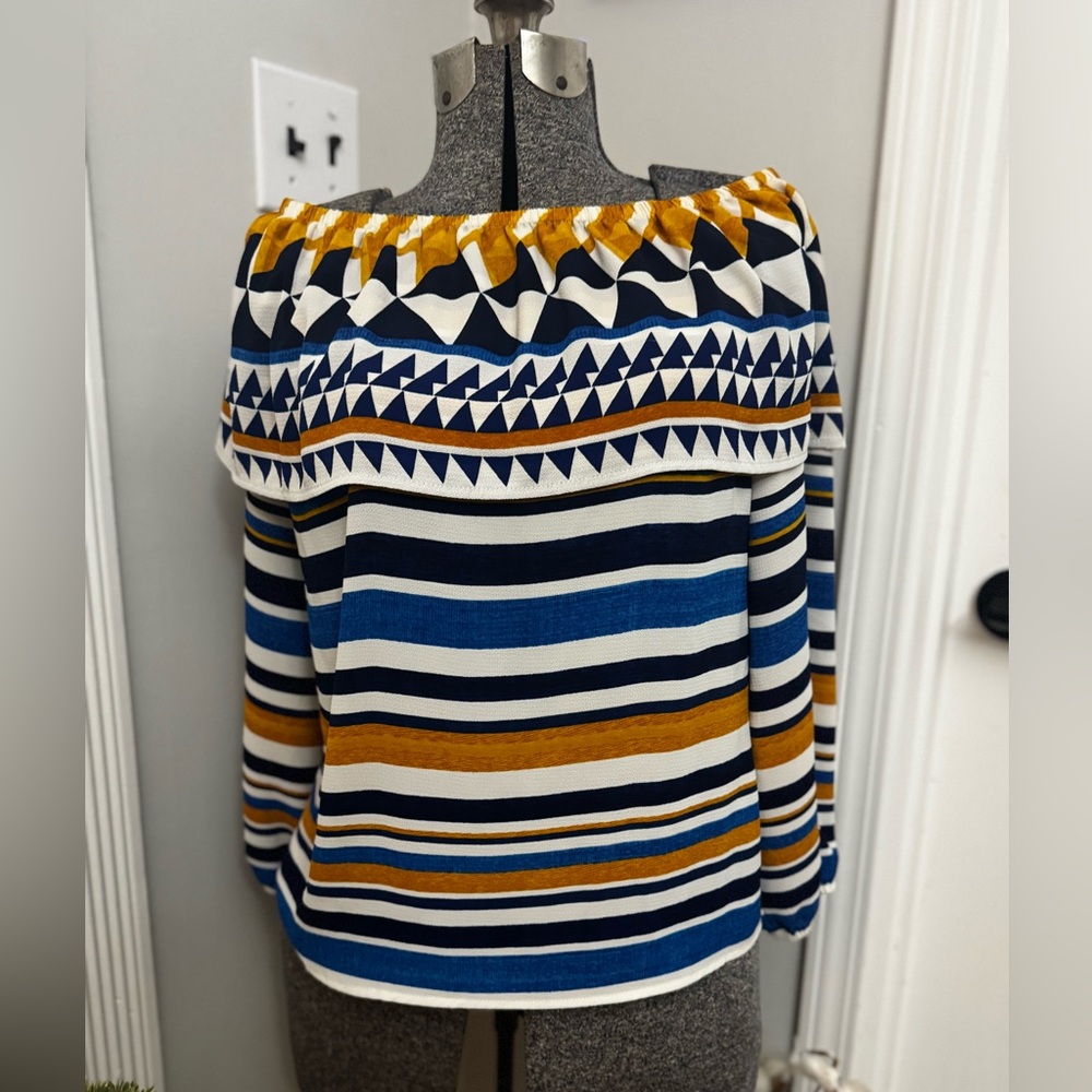 Women’s Chicos Off Shoulder Top with Aztec Design size 1/Medium